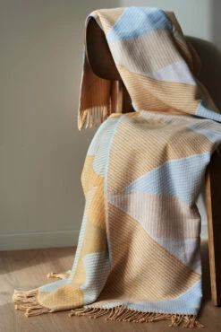 Metric Focus No. 2 Katoenen Plaid 130x185 Cm -beddengoed winkel 504927 01 10 EnvironmentImage 3 6c481b65d0