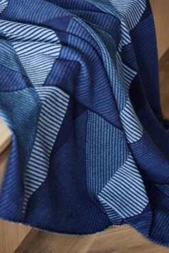 Metric Focus No. 3 Katoenen Plaid 130x185 Cm -beddengoed winkel 512906 01 4 EnvironmentImage 92c2bf602a