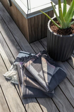 Mette Ditmer Bauhaus Plaid 127x170 Cm 11 Mette Ditmer Bauhaus Plaid 127x170 Cm -beddengoed winkel 570552 01 43 EnvironmentImage 88be5ebd8c