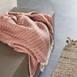 House Doctor Alice Stripe Plaid 140x200 Cm 8 House Doctor Alice Stripe Plaid 140x200 Cm -beddengoed winkel 571926 01 10 EnvironmentImage 8f16cc354e