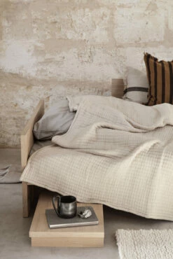 Ferm LIVING Daze Sprei 240x250 Cm -beddengoed winkel 574318 01 44 EnvironmentImage f5393b6089
